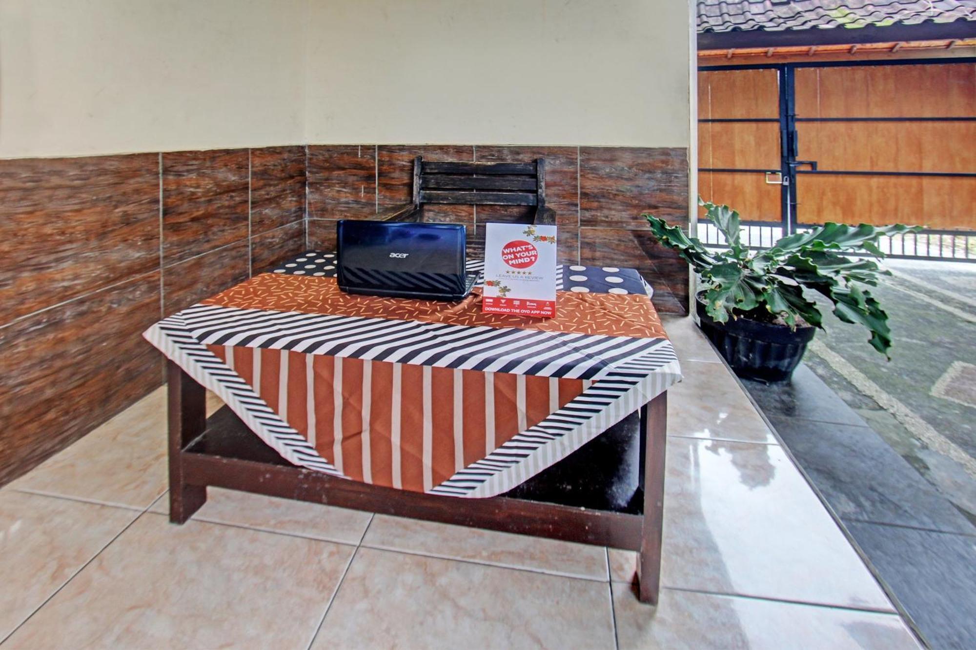 Spot On 91981 Diwi Homestay Tjakranegara Exterior foto